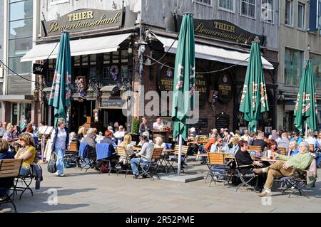 Alter Markt, Square, Street Cafe, Dortmund, Renania settentrionale-Vestfalia, Germania, thier Brauereiausschank Foto Stock