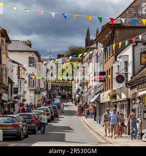 TOTNES, DEVON, Regno Unito - LUGLIO 29 :Vista della High Street a Totnes il 29 Luglio 2012. Persone non identificate Foto Stock