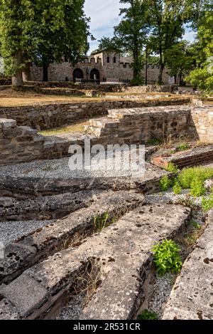 Rovine, mura, resti del sistema di riscaldamento del canale, riscaldamento a pavimento dell'ostello Mansio, scavi del camping village vicus, porta Praetoria, romana Foto Stock