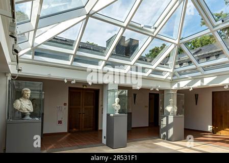 Busti originali, ritratti, sculture, William Barnard Clarke Collection, Saalburg Roman Fort, ricostruito coorte forte, museo, archeologico Foto Stock