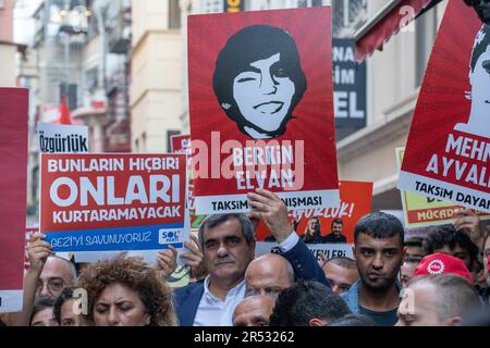 31 maggio 2023: In occasione del 10th° anniversario delle proteste del Parco Taksim Gezi, vari partiti e organizzazioni hanno rilasciato un comunicato stampa su richiesta di Taksim Solidarity a Istanbul, in Turchia, il 31 maggio 2023. Sono passati 10 anni dalla resistenza Gezi, organizzata per protestare contro i lavori di costruzione delle Baracche Artillery, che AKP voleva ricostruire nel Parco Gezi di Istanbul, e poi si diffuse in tutta la Turchia. (Credit Image: © Tolga Ildun/ZUMA Press Wire) SOLO PER USO EDITORIALE! Non per USO commerciale! Foto Stock