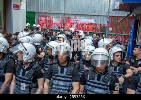 31 maggio 2023: In occasione del 10th° anniversario delle proteste del Parco Taksim Gezi, vari partiti e organizzazioni hanno rilasciato un comunicato stampa su richiesta di Taksim Solidarity a Istanbul, in Turchia, il 31 maggio 2023. Sono passati 10 anni dalla resistenza Gezi, organizzata per protestare contro i lavori di costruzione delle Baracche Artillery, che AKP voleva ricostruire nel Parco Gezi di Istanbul, e poi si diffuse in tutta la Turchia. (Credit Image: © Tolga Ildun/ZUMA Press Wire) SOLO PER USO EDITORIALE! Non per USO commerciale! Foto Stock