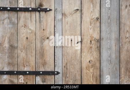Foto ravvicinata di una vecchia porta di legno, sfondo o carta da parati. Foto Stock