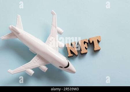 NFT, aereo. Gettone non fungibile, concetto di viaggio, NFT. Foto Stock