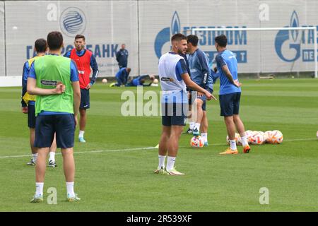 San Pietroburgo, Russia. 31st maggio, 2023. I giocatori dello Zenit Football Club si scaldano durante la sessione di allenamento al Gazprom Training Centre prima della partita del 30th° turno della Russian Premier League, Zenit Saint Petersburg - Fakel Voronezh. Credit: SOPA Images Limited/Alamy Live News Foto Stock