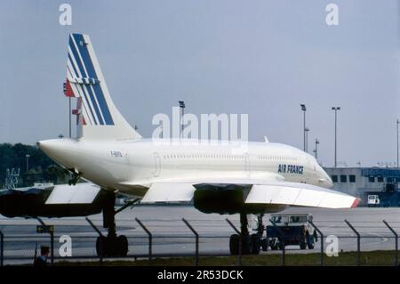 F-BVFA Air France Concorde 205 visto sotto traino a Parigi CDG (Roissy) Foto Stock