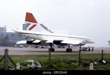 G-BOAD British Airways Concorde 210 visto nella livrea 'British' sotto traino nella zona di manutenzione di Londra Heathrow Foto Stock