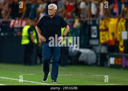 Sevilla, Spagna. 31st maggio, 2023. COME allenatore di Roma Jose Mourinho durante la partita della UEFA Europa League, la finale tra il Sevilla FC e l'AC Roma ha giocato allo stadio Puskas Arena il 31 maggio 2023 a Budapest, Ungheria. (Foto di Antonio Pozo/PRESSIN) Credit: PRESSINPHOTO SPORTS AGENCY/Alamy Live News Foto Stock