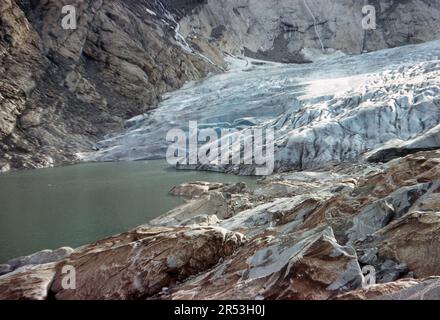 Nigardsbreen, Norvegia. Circa. 1960 – veduta di Nigardsbreen, un braccio di ghiacciaio del grande ghiacciaio di Jostedalsbreen situato nella valle di Jostedalen, nel comune di Luster, nella contea di Vestland. Foto Stock