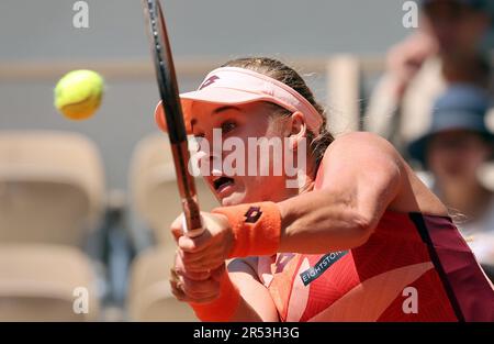 Parigi, Francia. 31st maggio, 2023. Anna Blinkova di Russia gioca contro Caroline Garcia di Francia con la quinta seminata durante la seconda partita al Roland Garros French Tennis Open di Parigi, in Francia, mercoledì 31 maggio 2023. Blinkova ha vinto 4-6, 6-3, 7-5. Foto di Maya Vidon-White/UPI Credit: UPI/Alamy Live News Foto Stock