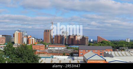 Gli sviluppi attualmente nel centro di Leeds sono Latitude Blue, Latitude Purple, The Junction & Springwell Gardens su Whitehall Road Foto Stock