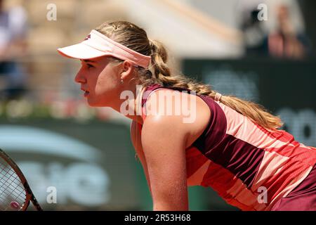Parigi, Francia. 31st maggio, 2023. Anna Blinkova di Russia gioca contro Caroline Garcia di Francia con la quinta seminata durante la seconda partita al Roland Garros French Tennis Open di Parigi, in Francia, mercoledì 31 maggio 2023. Blinkova ha vinto 4-6, 6-3, 7-5. Foto di Maya Vidon-White/UPI Credit: UPI/Alamy Live News Foto Stock