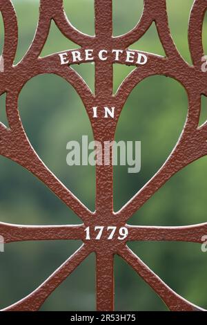 Il ponte di ferro, eretto nel 1779, Ironbridge, Telford, Shropshire, Inghilterra, REGNO UNITO Foto Stock