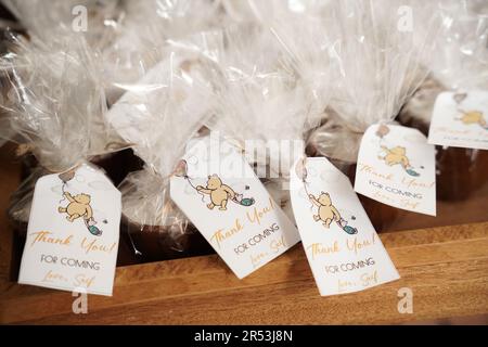 Grazie per aver scelto di ricevere i gadget. Winnie the Pooh party merchandise. Winnie the Pooh tema compleanno goodie borse. Festa di compleanno dei ragazzi. Foto Stock