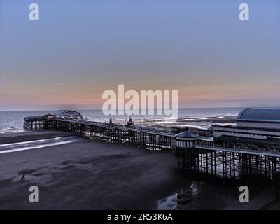 Blackpool North Pier al tramonto Foto Stock