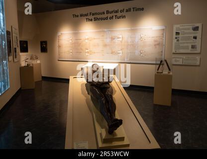 Mostra Sindone di Torino di recente apertura presso il Museo Nazionale di Storia Funeraria di Houston, Texas, con copia certificata della Sindone di Torino e sc Foto Stock