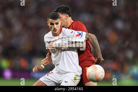 Budapest, 31 maggio 2023: COME difensore italiano dei Rom Gianluca Mancini e l'argentino Erik lamela durante la finale di UEFA Europa League tra il Sevilla FC e AS Roma allo stadio Puskás Aréna di Budapest, il 31 maggio 2023. Photo by, Kredit: Gabriella Barbara, Alamy Live News Foto Stock