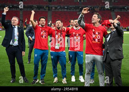 Budapest, Ungheria. 31st maggio, 2023. Felicità del Sevilla FC davanti ai tifosi più convinti dopo la finale di calcio della lega europea tra AS Roma vs Sevilla alla Puskas Arena di Budapest, Ungheria, 31st maggio 2023 vinta dal Sevilla FC Credit: Independent Photo Agency/Alamy Live News Foto Stock