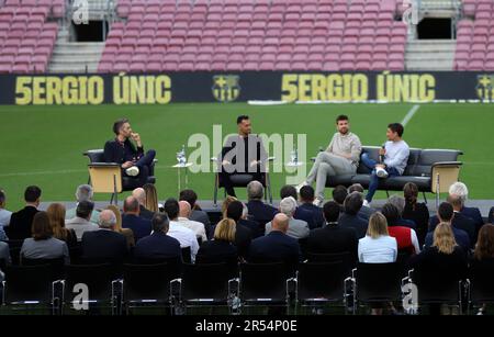 Sabadell, Barcellona, Spagna. 31st maggio, 2023. Barcellona Spagna 31.05.2023 Sergio Busquets (FC Barcelona) Gerard Pique (FC Barcelona) e Bojan Krkic (FC Barcelona) guardano durante l'addio Sergio Busquets (FC Barcelona) al Camp Nou su 31. Mayl 2023 a Barcellona. (Credit Image: © Xavi Urgeles/ZUMA Press Wire) SOLO PER USO EDITORIALE! Non per USO commerciale! Foto Stock