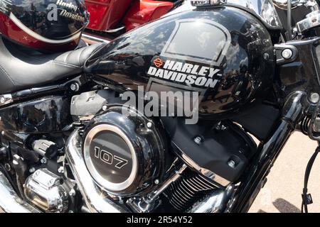 Bordeaux , Aquitaine France - 05 29 2023 : harley davidson logo marchio e segno di testo serbatoio carburante american moto motore primo piano Foto Stock