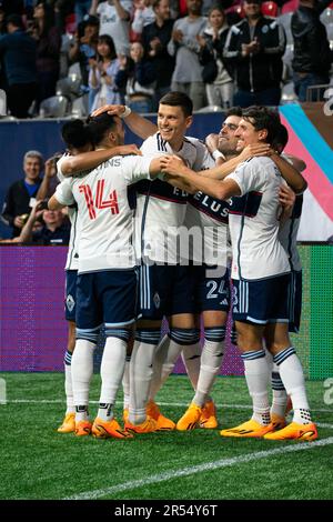 Vancouver, Canada. 31st maggio, 2023. Vancouver, British Columbia, Canada, 31st 2023 maggio: Luis Martins (14 Vancouver Whitecaps FC), Ranko Veselinovic (4 Vancouver Whitecaps FC), Ryan Galli (25 Vancouver Whitecaps FC) e Alessandro Schopf (8 Vancouver Whitecaps FC) Festeggia un gol con i compagni di squadra durante la partita di calcio della Major League tra il Vancouver Whitecaps FC e lo Houston Dynamo FC al BC Place Stadium di Vancouver, British Columbia, Canada (SOLO PER USO EDITORIALE). (Amy Elle/SPP) Credit: SPP Sport Press Photo. /Alamy Live News Foto Stock
