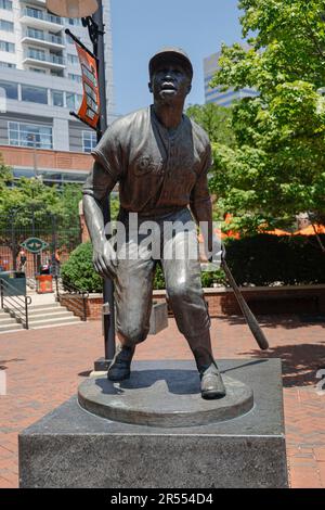 Baltimora, MD, USA; una vista generale di una statua di bronzo della leggenda di Baltimora Orioles e del giocatore della Hall of Fame Cal Ripken Jr. Allo stadio prima di un ML Foto Stock