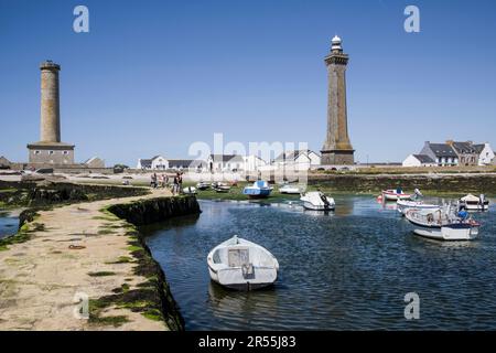 Penmarc'h (Bretagna, Francia nord-occidentale): L'ex faro (a sinistra) e il faro Eckmuhl (a destra) Foto Stock