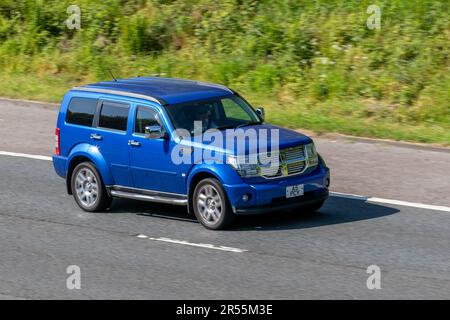2008 Blue Dodge (USA) Nitro SXT CRD A, CRD Auto, Car SUV Diesel 2777 cc viaggiando sull'autostrada M61, Regno Unito Foto Stock