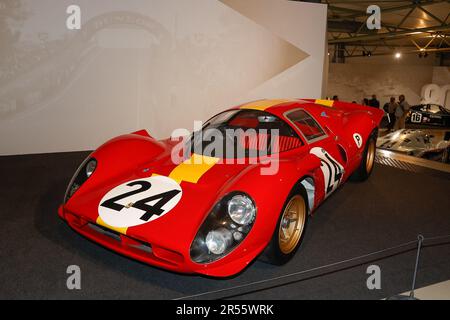 Le Mans, Francia. 31st maggio, 2023. Ferrari 330 P4, 24 Heures du Mans 1967, durante la Grande esposizione du Centenaire des 24 Heures du Mans la 24 ore di le Mans 2023 nel centro di le Mans il 9 giugno 2023 a le Mans, Francia - Foto Frédéric le Floc'h/DPPI Credit: DPPI Media/Alamy Live News Foto Stock