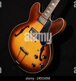 Gibson ES-335 chitarra elettrica degli anni '70s Foto Stock