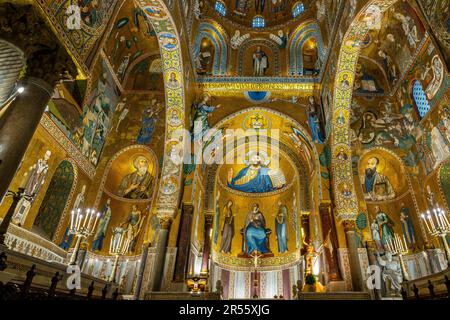 Interno della famosa Cappella della Palatina all'interno del Palazzo dei Normanni di Palermo, Sicilia, Italia Foto Stock