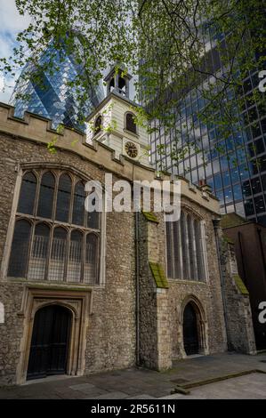 Londra, Regno Unito: St Helen's Church, Bishopsgate. Questa chiesa anglicana del 12th° secolo si trova sulla Great St Helen's and Undershaft nella City di Londra. Foto Stock