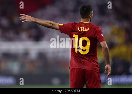 Budapest, Ungheria. 31st maggio, 2023. Mehmet Zeki Celik di AS Roma gesti durante la partita finale della UEFA Europa League tra il Sevilla FC e come Roma alla Puskas Arena il 31 2023 maggio a Budapest, Ungheria . Credit: Marco Canoniero/Alamy Live News Foto Stock