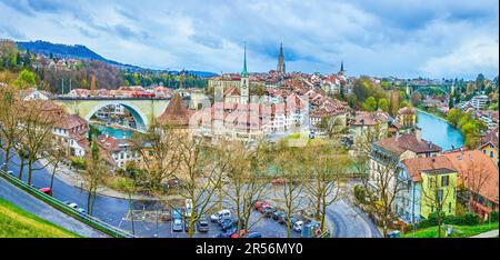 Paesaggio urbano della città di Berna con Altstadt (città vecchia) sullo sfondo, Svizzera Foto Stock