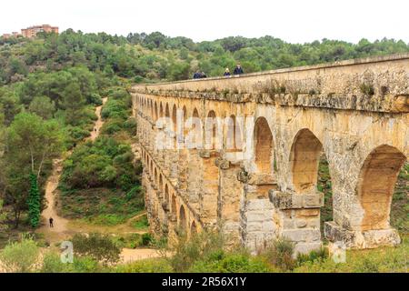 Acquedotto romano a due livelli Foto Stock