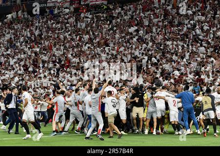 Budapest, Ungheria. 31st maggio, 2023. Budapest, 31 maggio 2023 Puskas Arena Stadium Europa League Final 22/23 Sevilla - Roma nella foto: La celebrazione di Siviglia dopo la vittoria dell'Europa League Budapest, 31 maggio 2023 Puskas Arena Stadium Europa League Final 22/23 Sevilla - Roma nella foto: Il giubilo di Siviglia dopo la vittoria dell'Europa League Credit: Agenzia indipendente per le foto/Alamy Live News Foto Stock