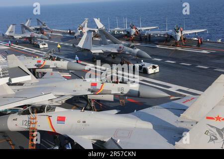 Lo Shenyang J-15 è un combattente cinese di quinta generazione, sviluppato dalla Shenyang Aircraft Corporation (SAC) e dal 601 Institute. Foto Stock