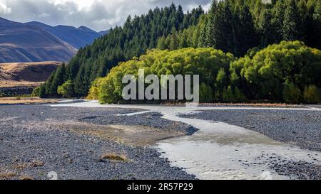 Vista panoramica sul fiume Waitaki in Nuova Zelanda Foto Stock