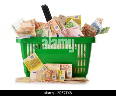 Composizione con le banconote in euro nel carrello. Unione europea valuta Foto Stock