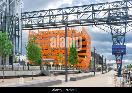 The Orange Cube, Pavillon des Salins, le Cube Orange, di Jakob e MacFarlane, quartiere la Confluence, Lione, Regione Rodano-Alpi, Rodano, Francia Foto Stock