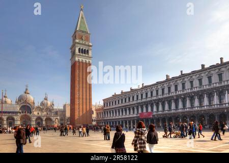 Piazza San Marco, Torre di San Marco, Basilica di San Marco, Venezia, Veneto, Piazza San Marco, Campanile di San Marco, Basilica di San Marco, Venezia Foto Stock