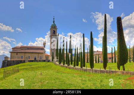 Chiesa parrocchiale di Sant'Abbondio, Montagnola, Gentilino, collina d'Oro, Ticino, Viale dei cipressi, Sant Abbondio, Ticino, Svizzera Foto Stock