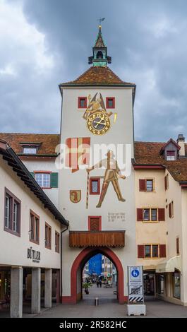 Liestal, Svizzera - mai 10, 2023: Porta della città medievale di Liestal, capitale del cantone Basilea Terra Foto Stock