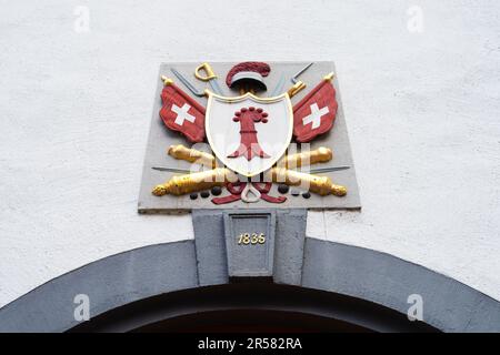 Liestal, Svizzera - 10 maggio 2023: Stemma della città di Liestal sulla facciata del museo Foto Stock