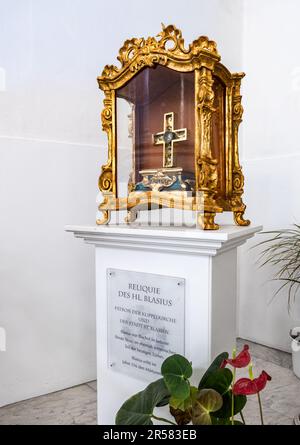 St.Blasien, Germania - 29 aprile 2023: Un contenitore con le reliquie di San Biagio, il vescovo cattolico, a St Blasien, Germania Foto Stock
