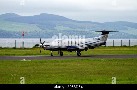 G-ISJE Raven Air Ltd Pilatus PC-12 NGX (PC-12/47E) compagnia aerea che si collega tra Dundee e Belfast, arrivando all'aeroporto di Dundee Riverside, Scozia Foto Stock