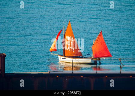 La protesta di Falmouth del 4th contro la modifica della nave Bibby Stockholm da parte dell'AP per accogliere 500 rifugiati Foto Stock