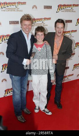 (l-r) Richard Wilkins, Christian Wilkins e Richard Reid la prima in Australia di ‘Indiana Jones and the Kingdom of the Crystal Skull’ al Greater Union Cinema. Sydney, Australia. 21.05.08. Foto Stock