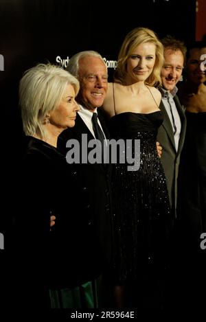 Da sinistra: Robyn Nevin, Giorgio Armani, Cate Blanchett, Andrew Upton, Roberta Armani la Sydney Theatre Company ospita una cena VIP al Wharf Restaurant, Pier 4, per onorare il suo nuovo patrono Giorgio Armani, la cui donazione rappresenta uno dei più grandi regali finanziari mai fatti a una compagnia teatrale in Australia. Sydney, Australia. 09.11.07. Foto Stock