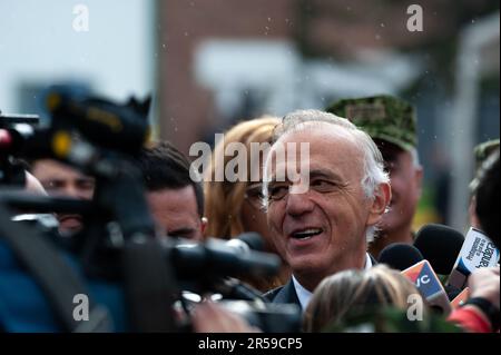 Bogota, Colombia. 29th maggio, 2023. Il ministro della Difesa colombiano Ivan Velasquez ha tenuto una conferenza stampa durante un evento di riconoscimento degli onori militari a Bogotà, Colombia, 20 maggio 2023. Photo by: Chepa Beltran/Long Visual Press Credit: Long Visual Press/Alamy Live News Foto Stock